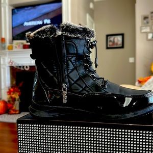 Totes snow boots. Black. Size 8.